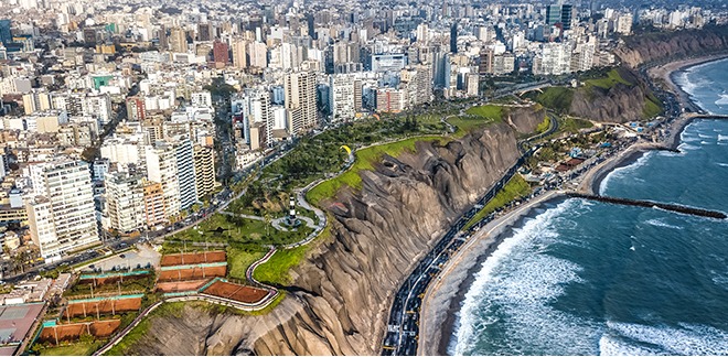 Lima’s Costa Verde circuit hosts the South American Triathlon, with top tourist spots