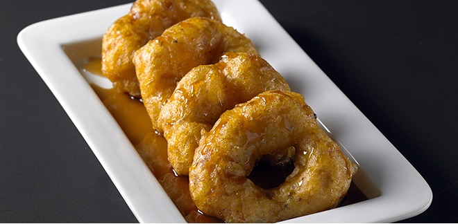 Picarones: delicias fritas bañadas en miel de caña, tradición peruana en cada bocado