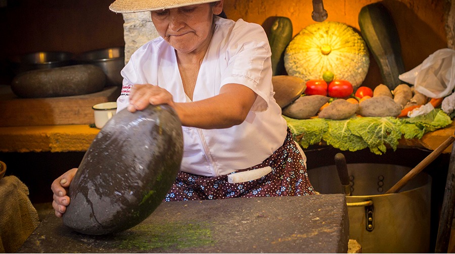 Learn more about the star tool of the Peruvian picanterías.